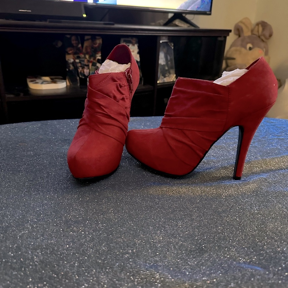 Guess stiletto bootie